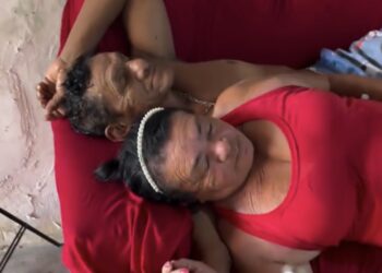 Jovem faz “brincadeira” com o pai e vídeo divide opiniões na web