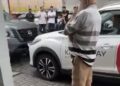 Funcionário tranca suspeito dentro de carro e impede furto em concessionária