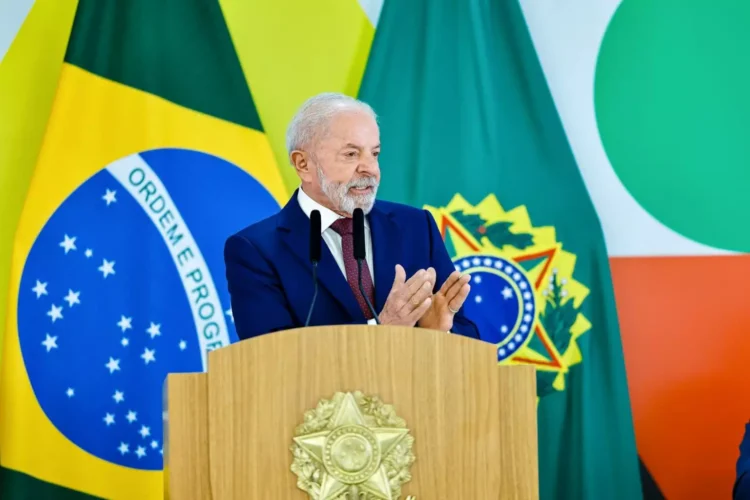 Lula cita caso do Banco Master e critica quem defende Vorcaro: “falta vergonha na cara”