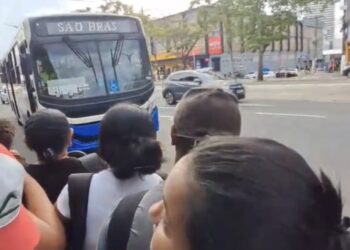 Demora e superlotação revoltam passageiros na linha Mosqueiro–São Brás