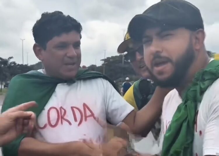 Influenciador faz teste social em ato de Nikolas e elogia reação dos participantes