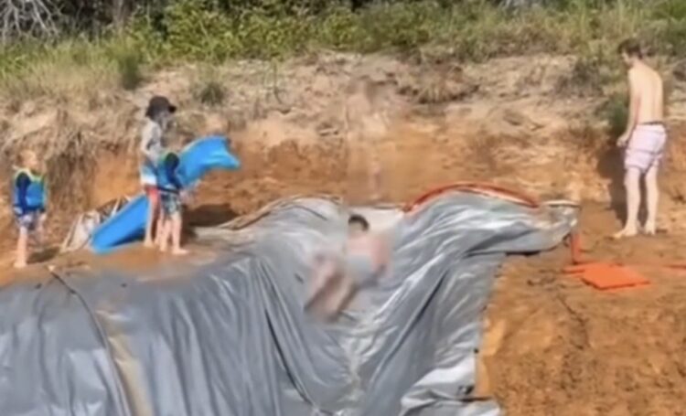 Brincadeira perigosa à beira de lago termina da pior maneira possível