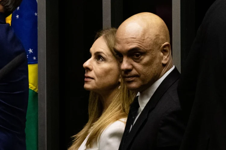Senado recebe pedido de impeachment de Moraes por contrato milionário da esposa com o Banco Master