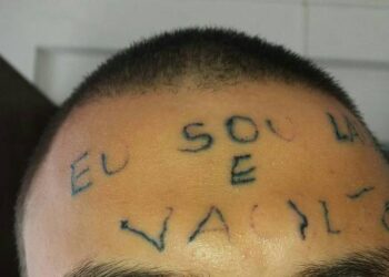 Jovem que ficou conhecido por tatuagem na testa é preso por furto em UBS de Diadema
