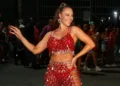 Aos 43 anos, Paolla Oliveira esbanja forma física e samba no ensaio da Grande Rio