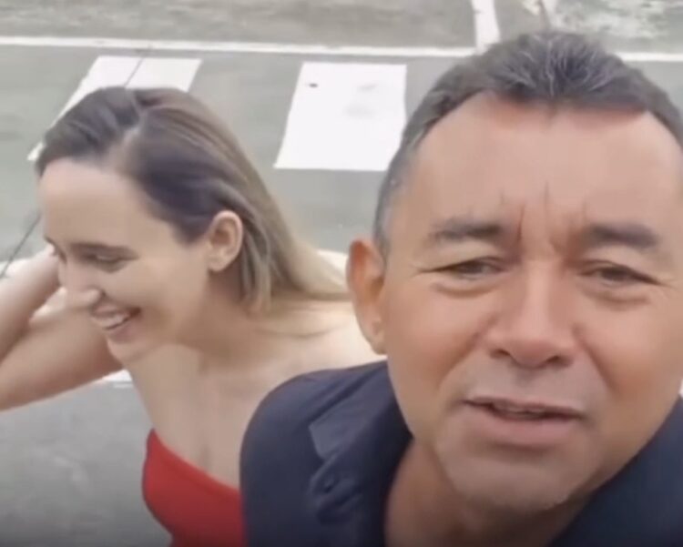 Homem exibe suposta amante em loja e dispara: “dinheiro não traz felicidade, ele compra”