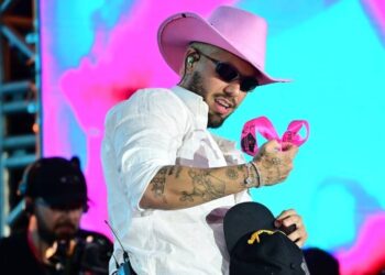 Zé Felipe não gosta de ser filmado por influenciadora e joga celular dela longe