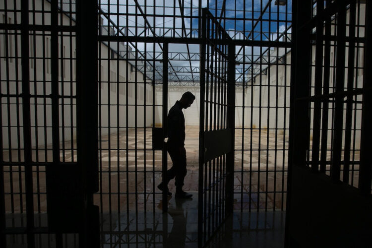 Governo destinará 40 Smart TVs para programa de cinema em presídios