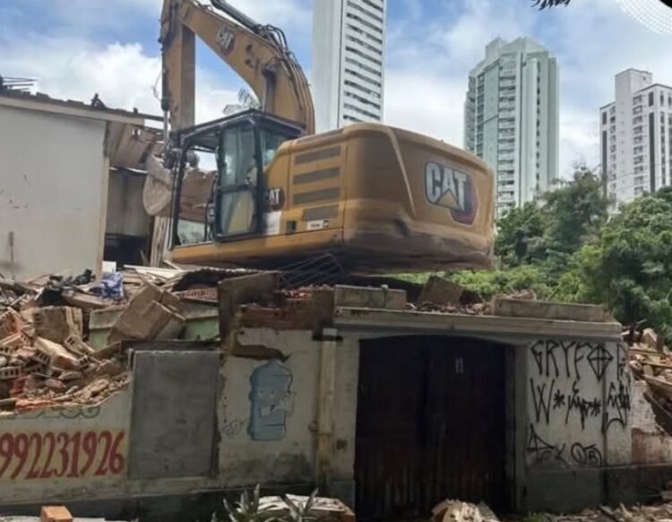 Prédio histórico é alvo de demolição irregular e vira polêmica em Belém