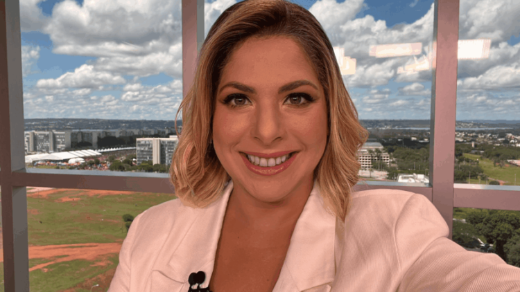 Daniela Lima do UOL, é alvo de críticas após fazer ‘chacota’ da situação de saúde de Bolsonaro