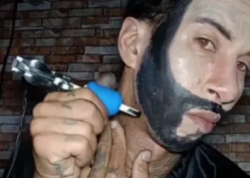 Fã tatua o próprio rosto para ficar parecido com Gusttavo Lima e atitude viraliza nas redes