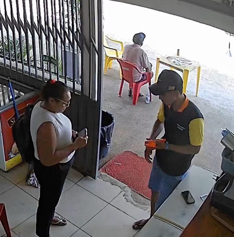 Mulher é morta a tiros pelo ex-companheiro ao sair do trabalho; suspeito morre ao bater em carreta durante fuga no interior do Pará