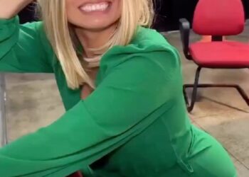 Mulher é presa após causar confusão e atacar PM durante abordagem, em Manaus