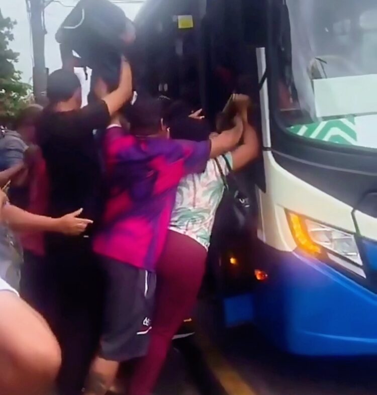 “Lata de sardinha”: tumulto marca estreia dos novos ônibus climatizados da linha Mosqueiro–São Brás