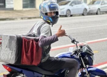 Motociclista leva um tiro após tentar escapar de blitz na Pedreira