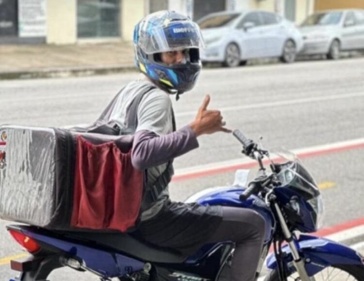 Motociclista leva um tiro após tentar escapar de blitz na Pedreira