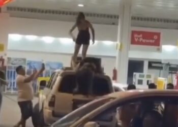 Festa e bebida: dança sobre carro termina em queda no Paraguai