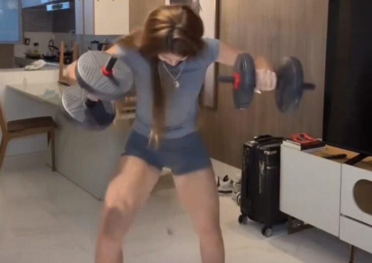 Barata voadora interrompe treino e provoca pânico em vídeo de influenciadora