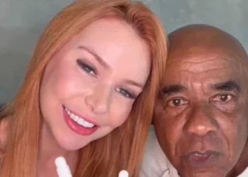 Aos 71 anos, Kid Bengala anuncia que terá um filho com criadora de conteúdo adulto 46 anos mais jovem
