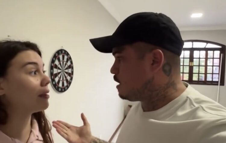 Homem é agredido pela esposa, reage e deixa a própria casa