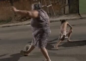 Dona Selma tenta lance ousado, mas acaba no chão durante brincadeira