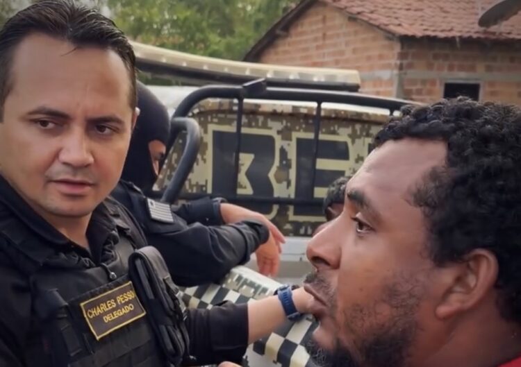 Pai acompanha prisão do filho e desaba: “Quantas vezes eu te ensinei”