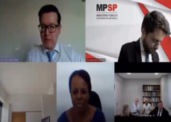 “Tá achando graça?”: juiz confunde condição facial com risada e constrange testemunha em audiência