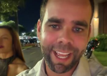 Homem rebate elogios à namorada e dispara: “Vocês não dão conta de manter”