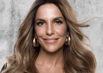 “Mamãe virou criança de novo”, brinca Ivete após ser hospitalizada