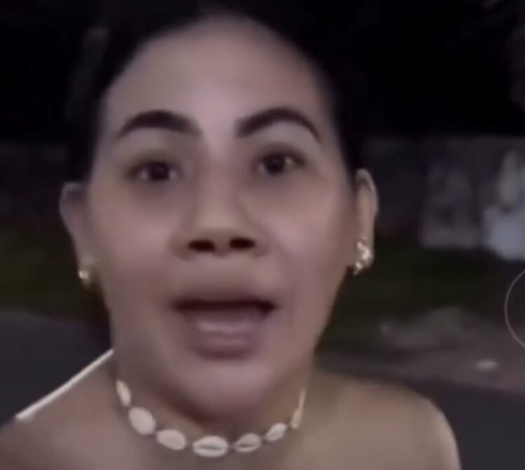 Mulher debocha após esposa agredir marido por ciúmes: “o marido dela tá olhando pra minha bunda”