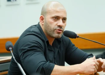 Moraes autoriza Daniel Silveira a ir ao próprio casamento e limita duração da cerimônia