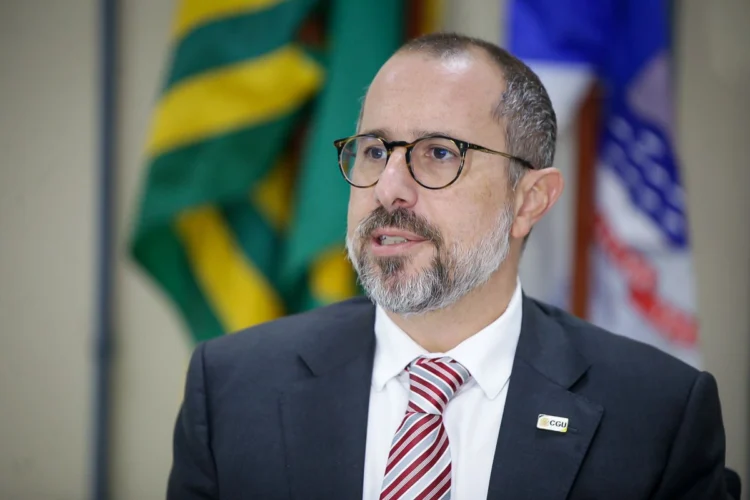 Ministro da CGU diz que corruptos “têm a vida difícil” no governo Lula