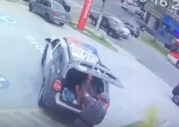 PM se atrapalha ao tentar agredir suspeito e acaba permitindo fuga