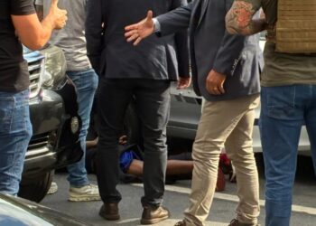 Perseguição policial de 23 minutos acaba com 1 morto e 4 baleados na Faria Lima