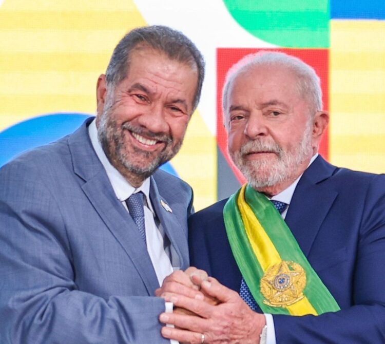 Ex-ministro de Lula, Carlos Lupi é citado em delação de ex-dirigentes do INSS