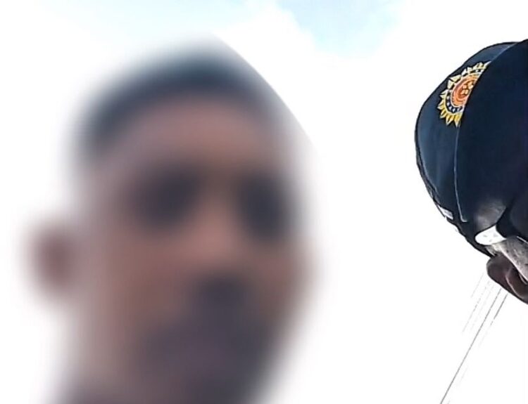 Motociclista grava momento em que militares pedem dinheiro para liberar o veículo dele em blitz na Av. Júlio César, em Belém