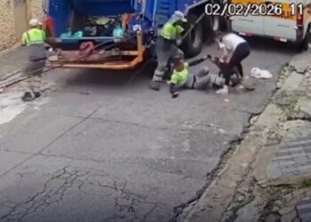 Tutora deixa portão aberto e pitbull ataca dois garis em São Paulo