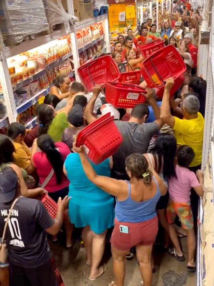 Vídeo de tumulto por miojo a 1 centavo em supermercado do RN viraliza e reacende debate sobre poder de compra no Brasil