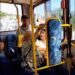 Desaforada e folgada”: jovem discute com idosa por assento preferencial em ônibus