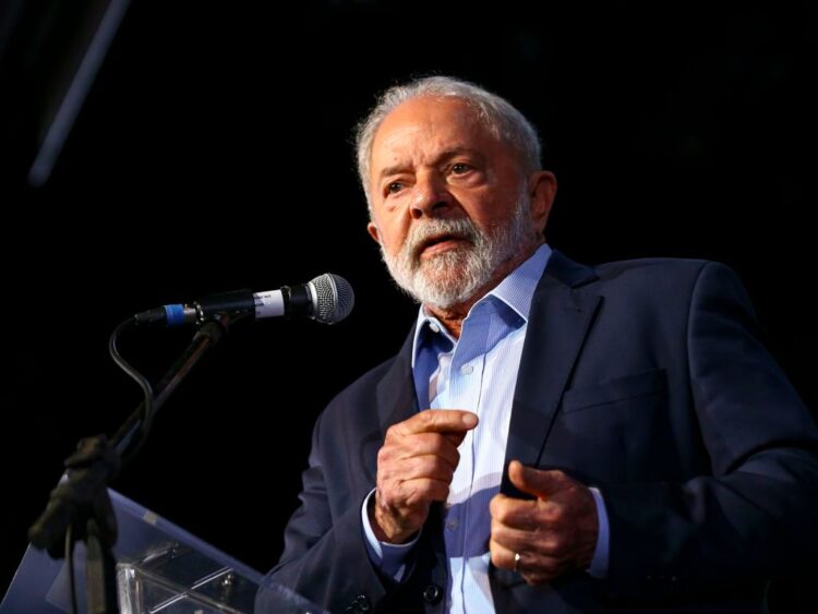 Com Lula, desemprego sobe para 5,8%, aponta IBGE