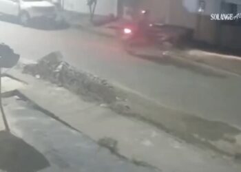 Vídeo revela momentos de pânico vividos por professor durante ataque