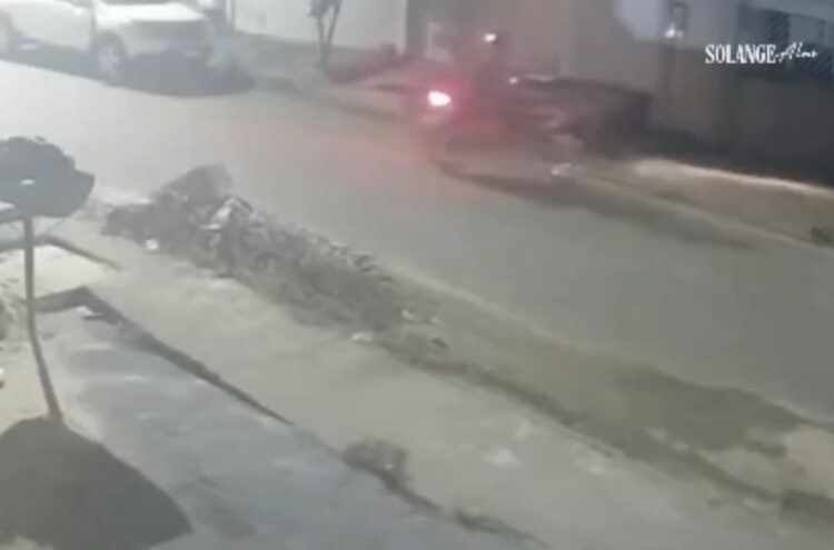 Vídeo revela momentos de pânico vividos por professor durante ataque