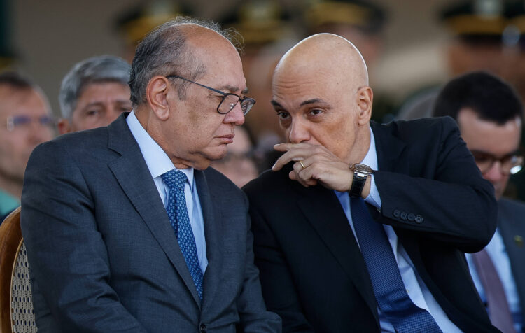 Gilmar Mendes se emociona ao elogiar Moraes no STF e associa atuação a contenção de “risco autoritário”