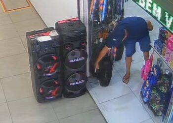 “Lanceiro” age com estratégia e furta caixa de som em galeria na Pedreira