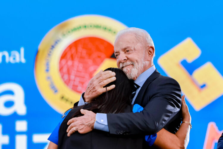 Lula: “Poucas vezes neste país a educação foi levada a sério”