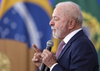 Lula defende prisão de “magnatas da corrupção” e diz: “matar pobres é simples