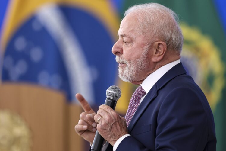 Lula defende prisão de “magnatas da corrupção” e diz: “matar pobres é simples