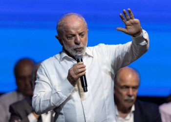 Lula diz que economia vai bem, mas admite impacto das dívidas na percepção da população