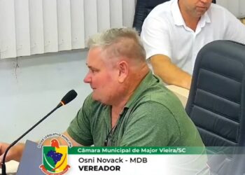 Vereador defende morte de cães de rua, durante sessão na câmara municipal de MG: “tinha que alguém fazer um ‘servicinho