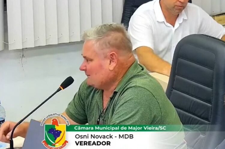 Vereador defende morte de cães de rua, durante sessão na câmara municipal de MG: “tinha que alguém fazer um ‘servicinho